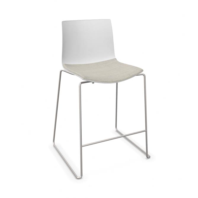 Arper Catifa 46 Hocker mit Kufengestell und Polster